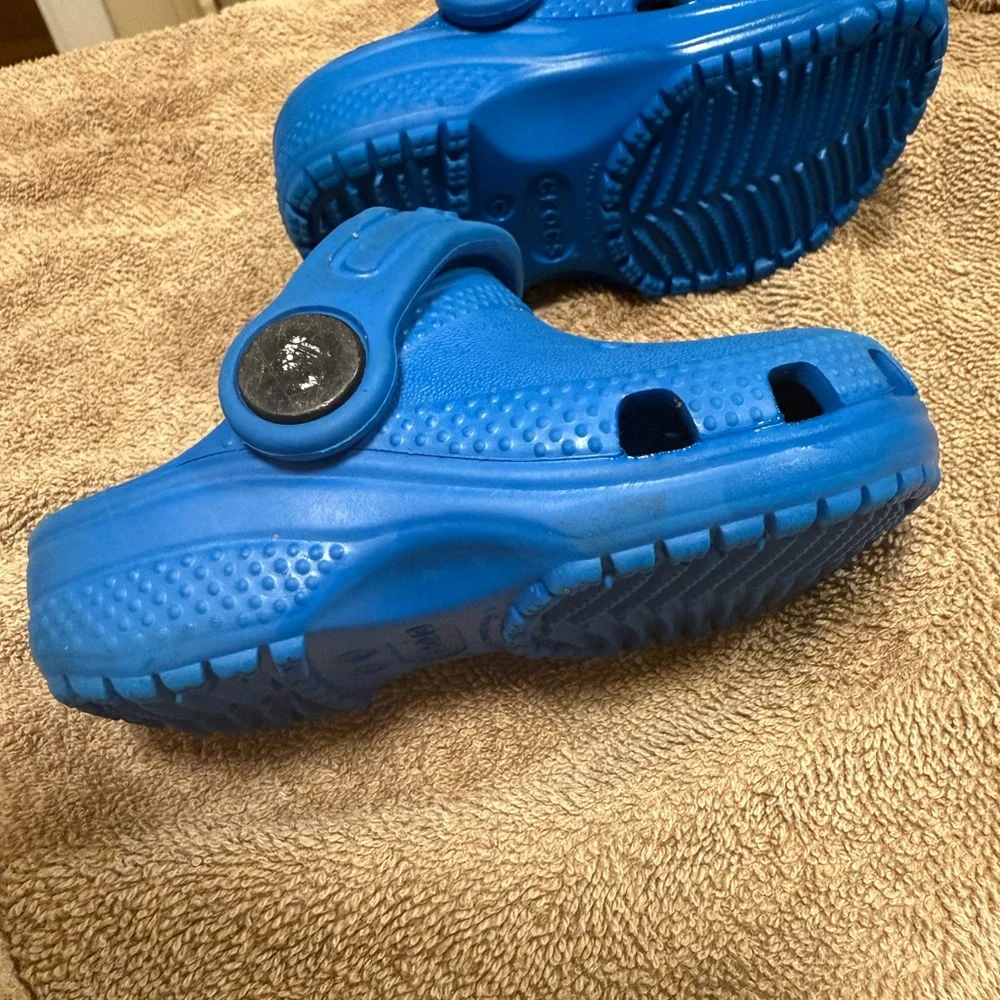 CROCS Kids Vibrant Blue Sandals - Picture 3 of 4